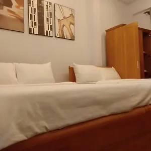 102 House Отель